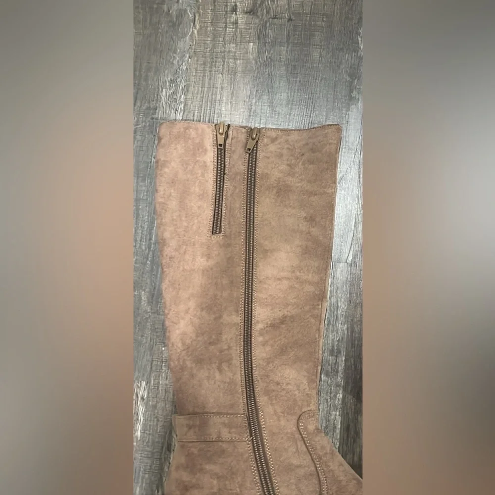 New Pierre Dumas Suede Boots